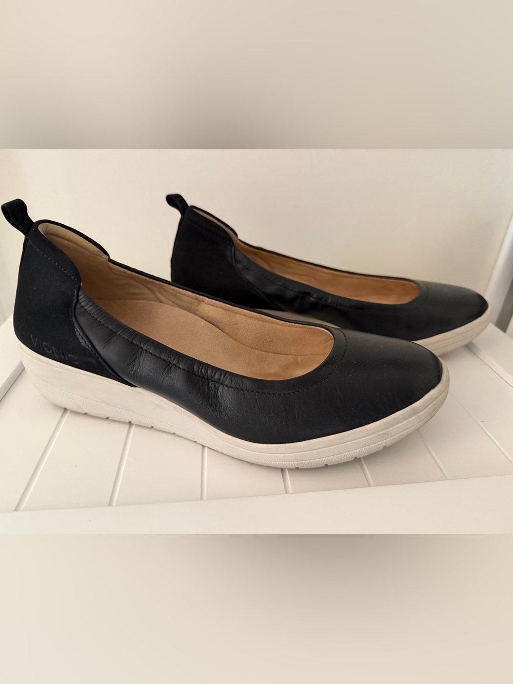 Vionic Jacey Black Wedge Leather -  Women's Comfort Shoe - Picture 2 of 8